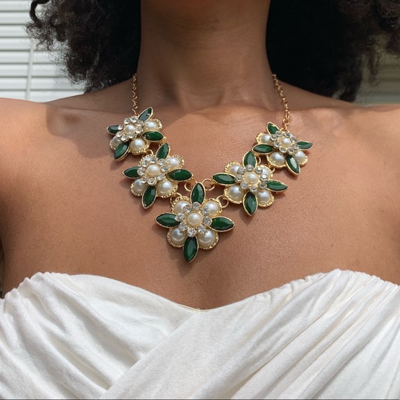 Green and Pearl Flower Necklace - Picture 2 of 8